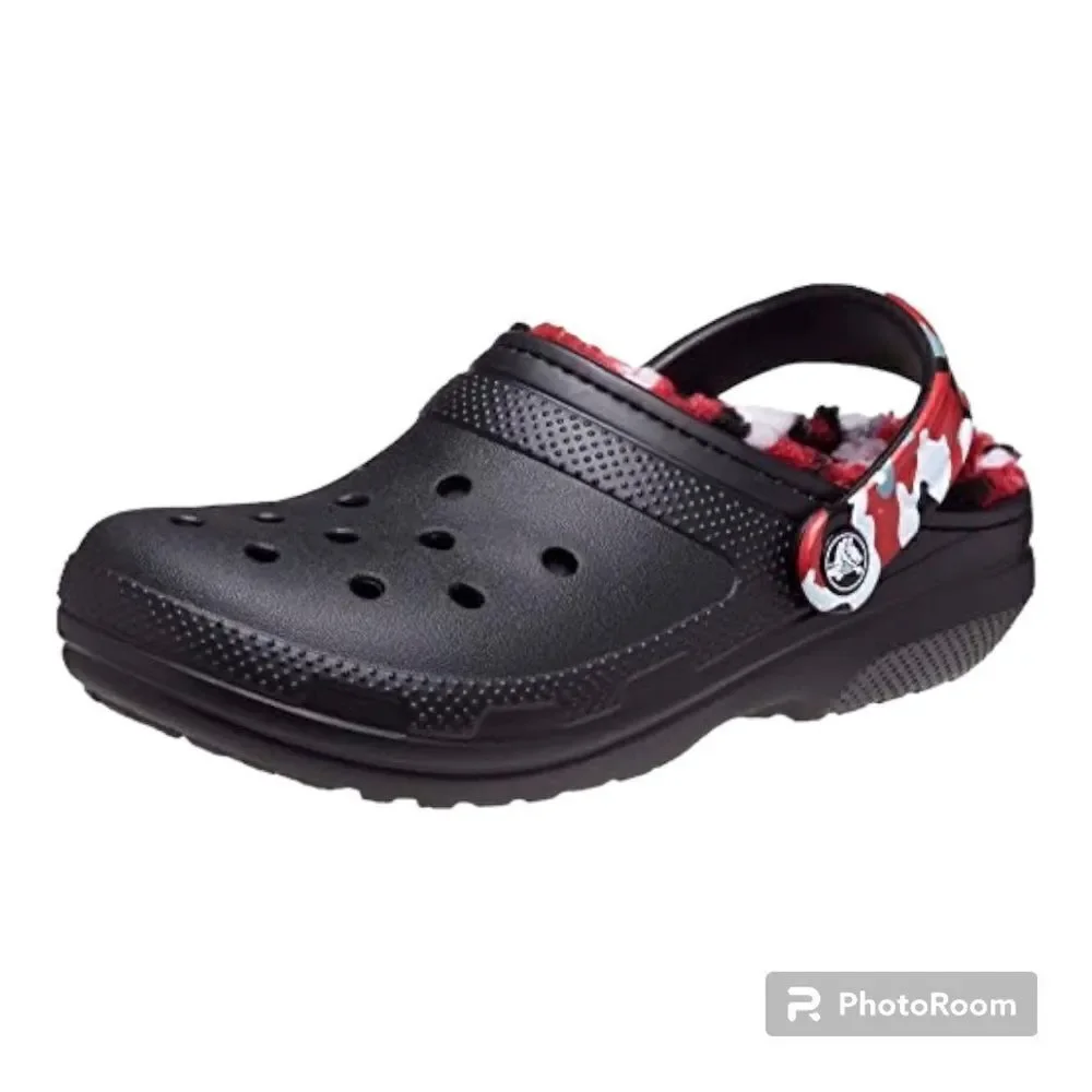 CROCS adult CLASSIC FUZZ-LINED CAMO - BLACK/RED